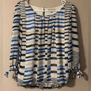 EST. 1962 size SMALL, black white, blue & beige geometric 3/4 length sleeved top